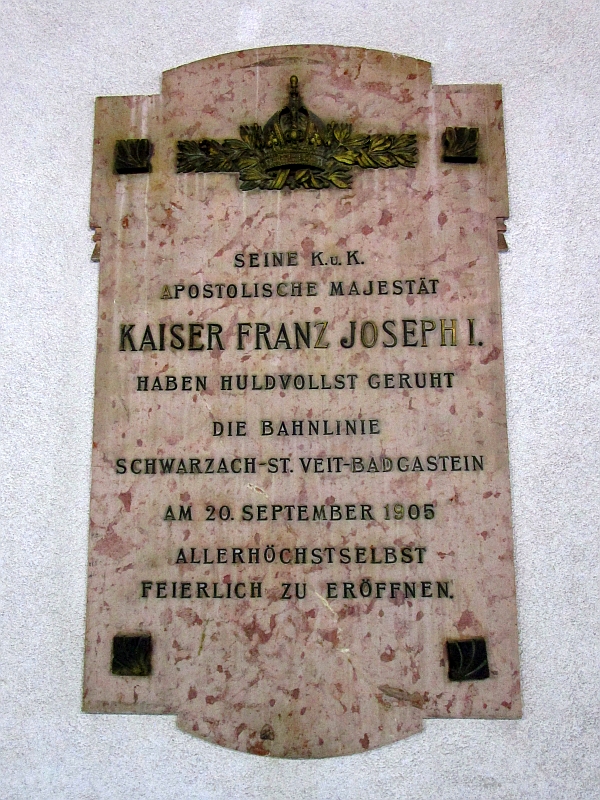 Historische Tafel zur Eröffnung des Bahnhofs von Bad Gastein