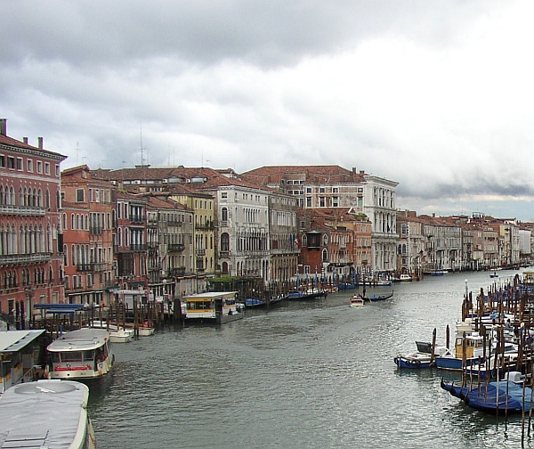 Zu früher Stunde unterwegs in Venedig