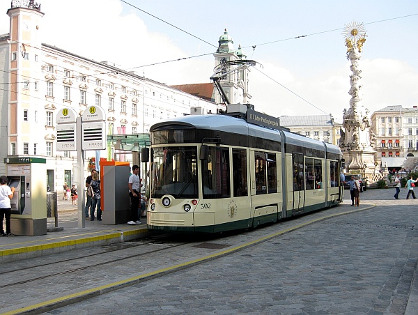 Die Pöstlingbergbahn auf dem Linzer Hauptplatz