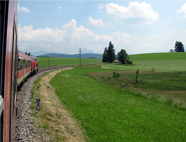 Fahrt mit dem Regionalexpress durchs Allgäu