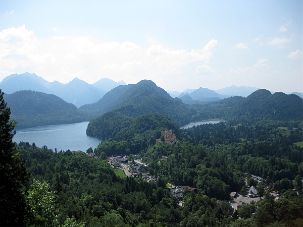 Schloss Hohenschwangau mit Alpsee und Schwansee