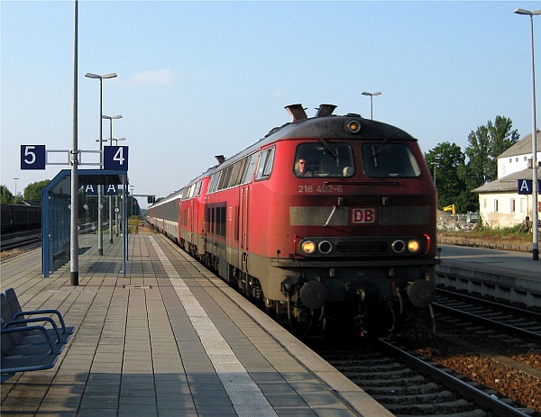 Der EC aus München erreicht Buchloe