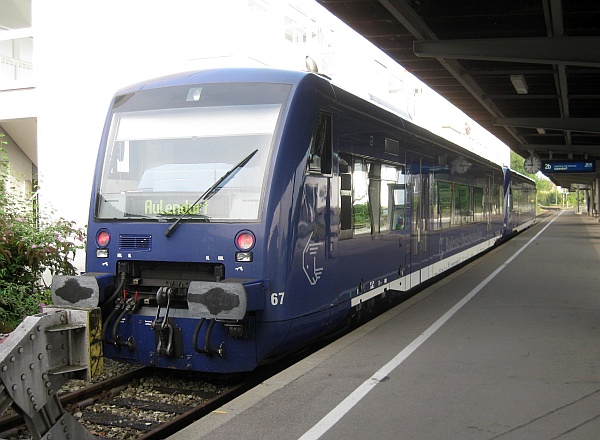 Bodensee-Oberschwaben-Bahn (BOB) im Hafenbahnhof Friedrichshafen