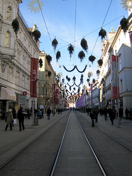 Weihnachtsschmuck in den Straßen von Graz