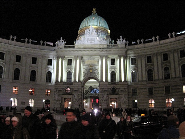 Wiener Hofburg im Abendlicht
