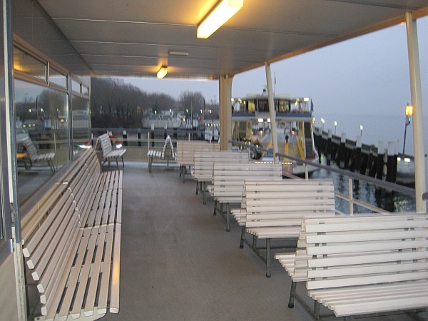 Einfahrt in den Fährehafen Meersburg