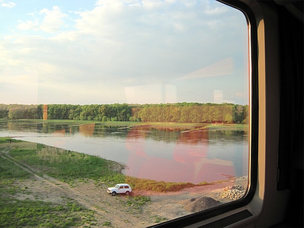 Fahrt im Berlin-Warszawa-Express über die Oder