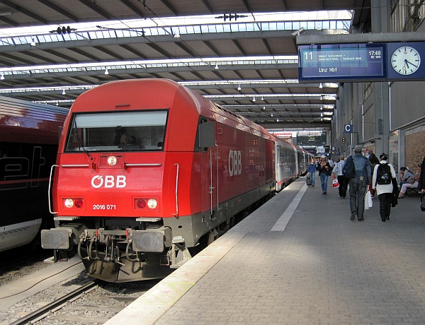 ÖBB-Hercules vor dem RE München-Linz