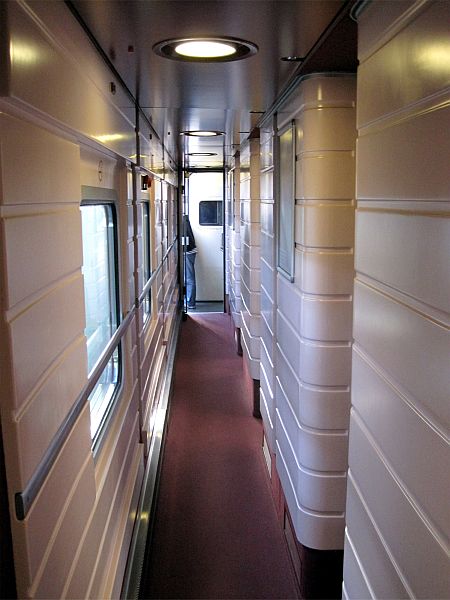Gang im Talgo-Schlafwagen