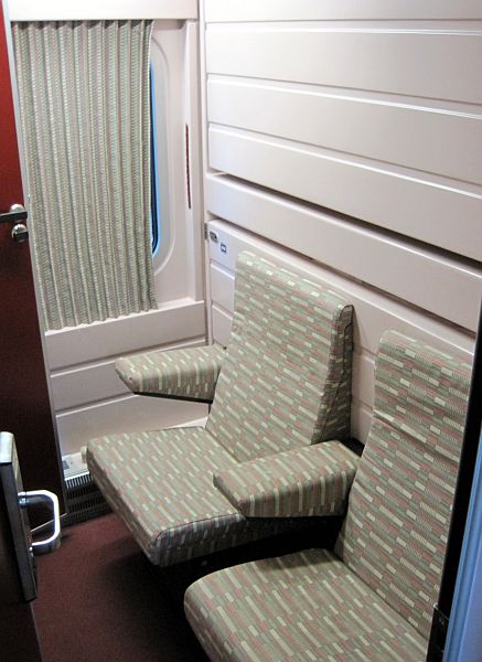 Abteil im Talgo-Schlafwagen in Tagesstellung