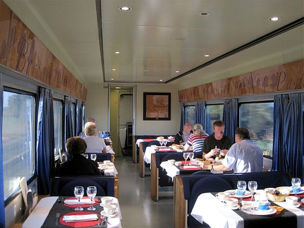 Restaurant im Elipsos-Nachtzug