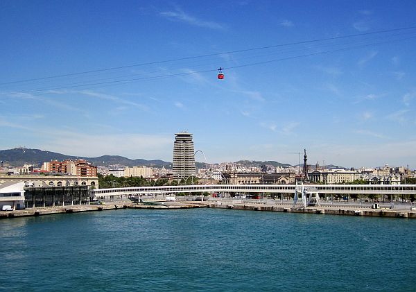 Hafenausfahrt Barcelona mit Seilbahn