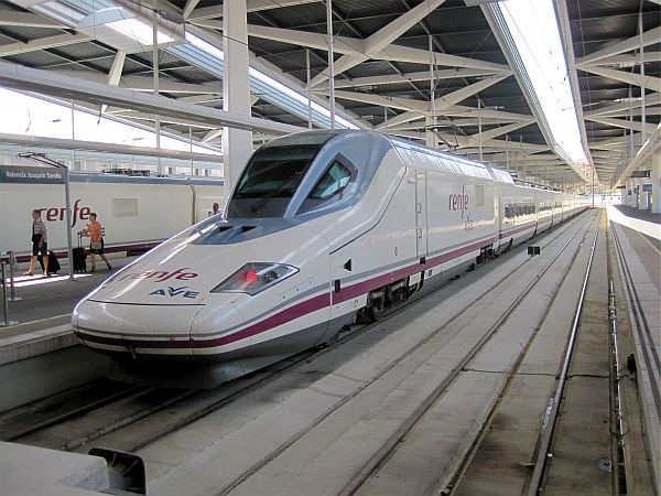 Renfe AVE 112 in Valencia zur Fahrt nach Madrid