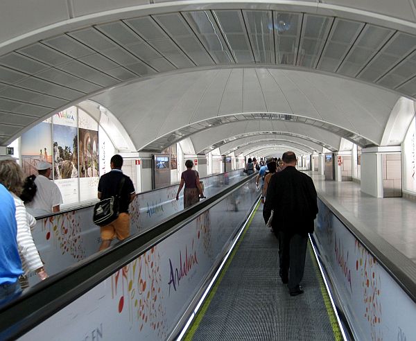 Laufband im Bahnhof Madrid-Atocha
