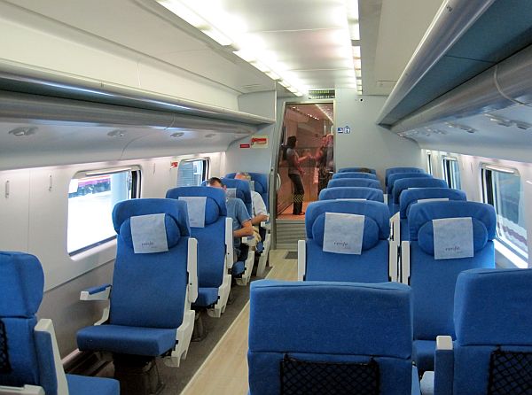 Innenraum des Renfe Avant nach Toledo