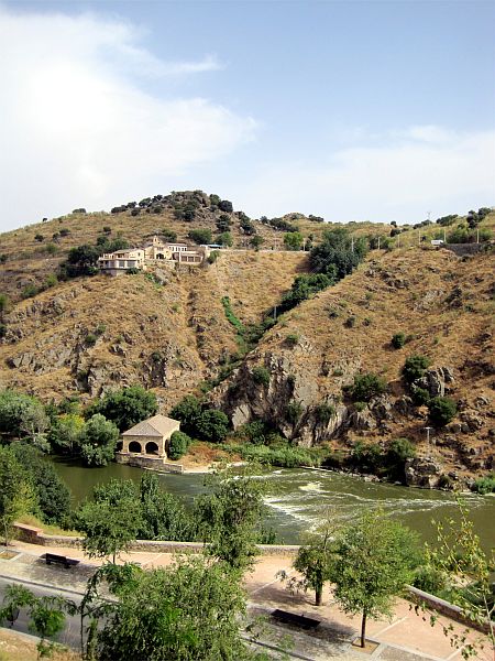 Blick von Toledo auf den Fluss Tajo