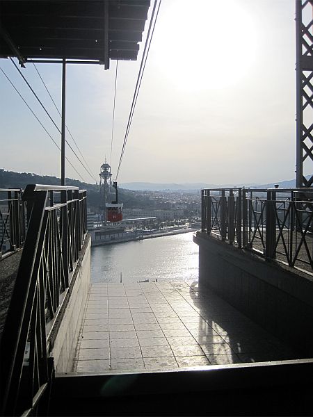 Fahrt mit der Seilbahn über den Hafen Barcelona