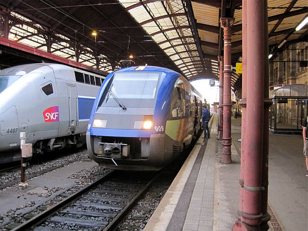 Blauwal SNCF X 73900 in Strasbourg