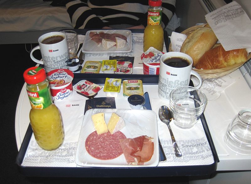 Frühstück im CNL-Nachtzug