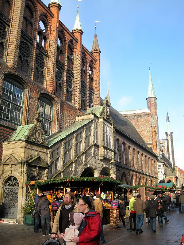 Weihnachtsmarkt am Rathaus Lübeck
