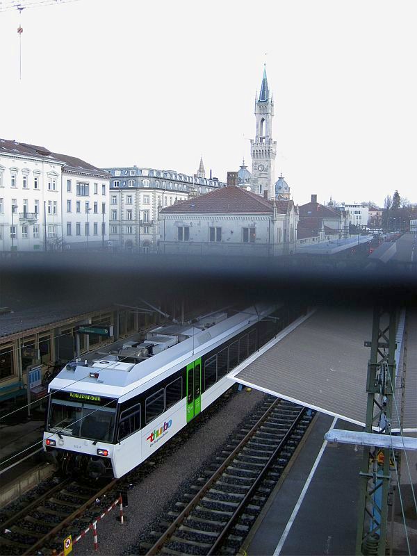 Blick auf einen Thurbo-GTW im Bahnhof Konstanz