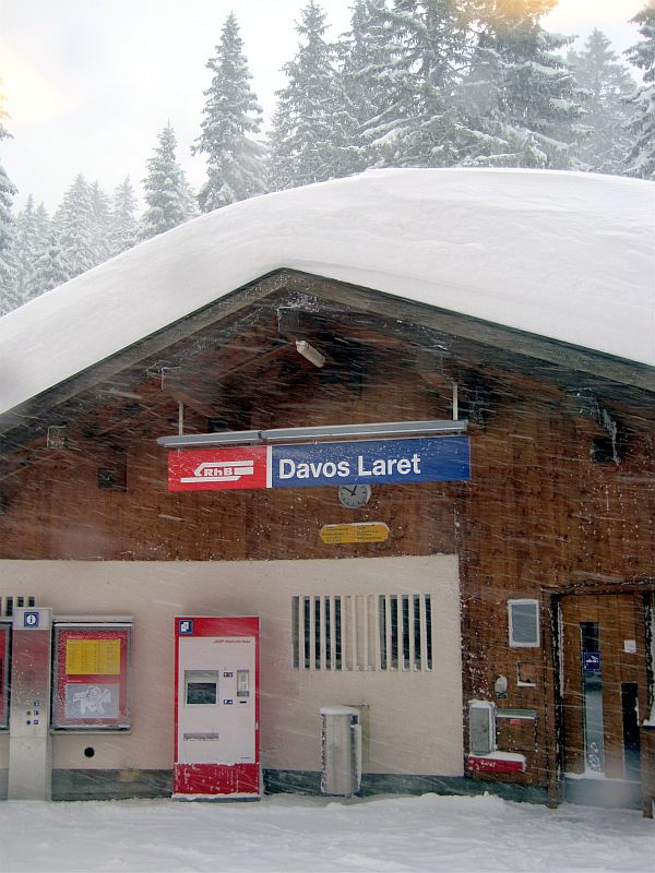 Bahnhof Davos Laret im Schnee