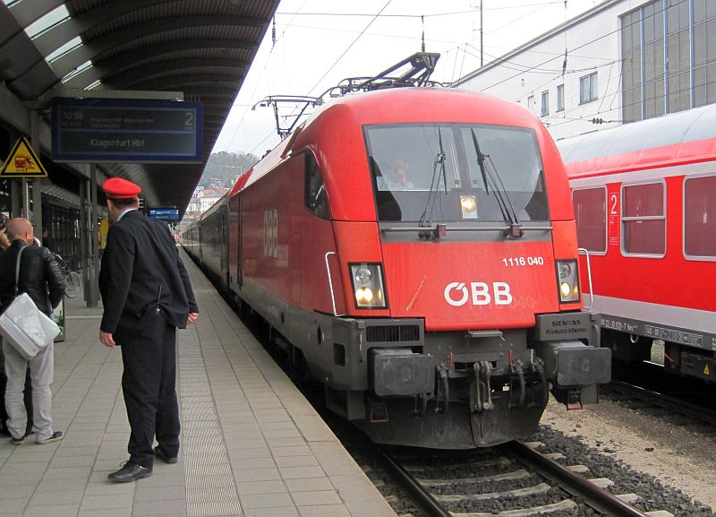 Einfahrt des EC Frankfurt-Klagenfurt in Ulm