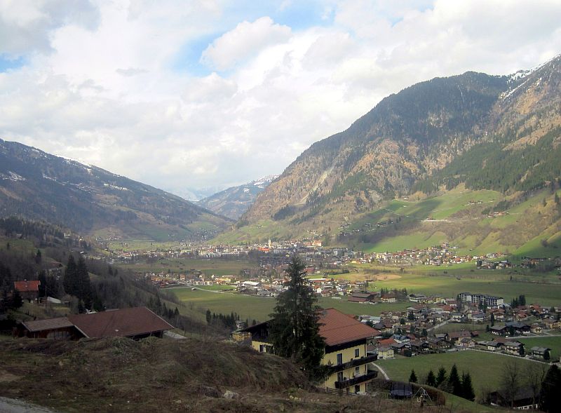 Blick aus dem Zugfenster auf der Tauernbahn