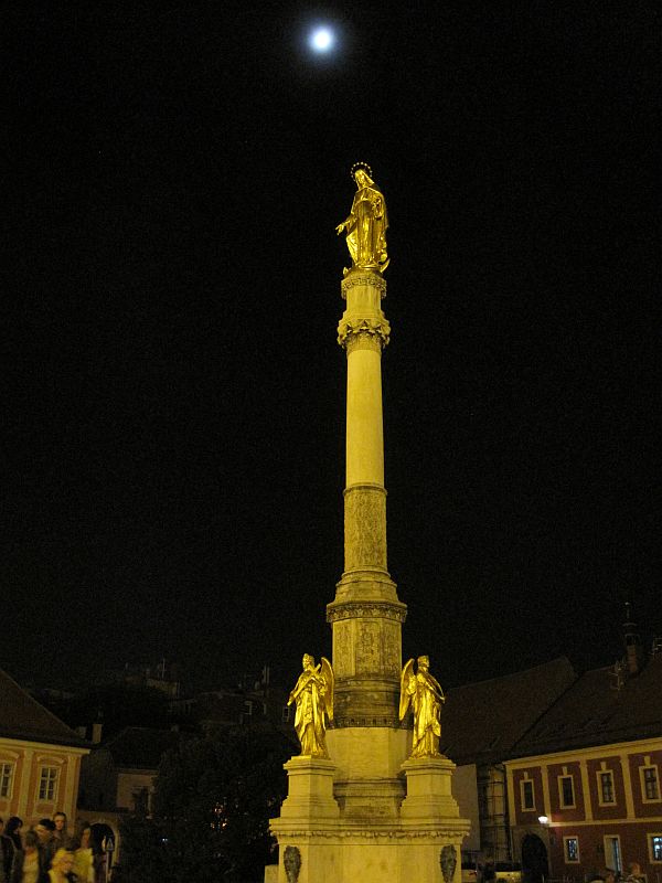 Marienstatue vor der Kathedrale Zagreb