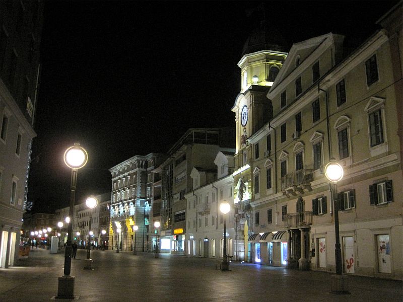 Nachtbild des Korzo von Rijeka