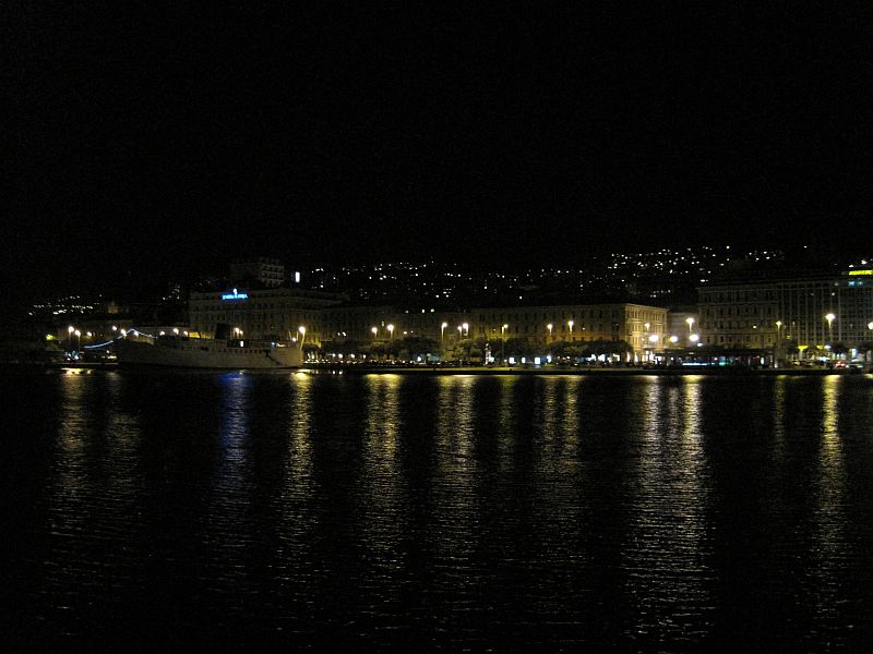 Am Abend am Hafen von Rijeka