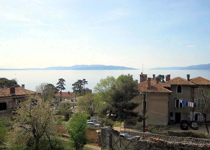 Blick vom Zug über die Bucht von Rijeka