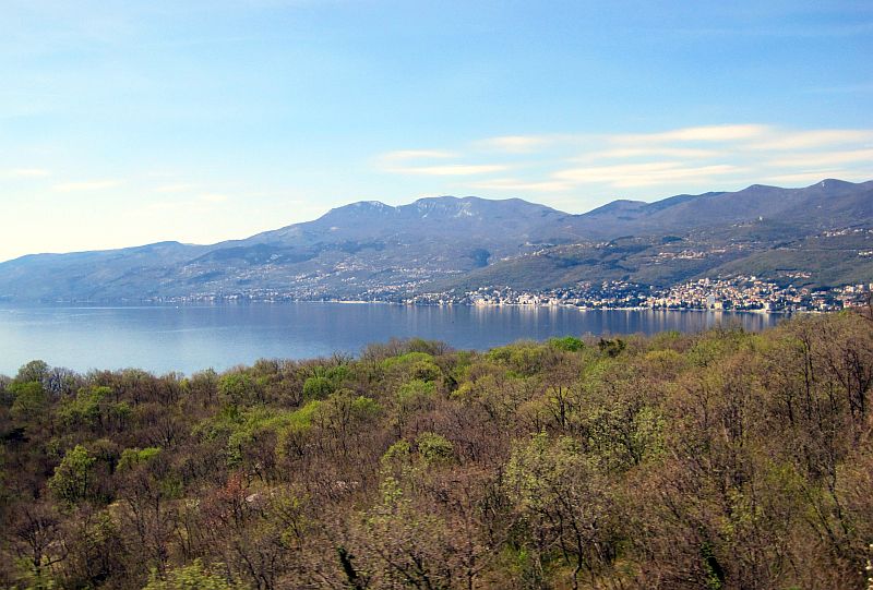 Blick vom Zug über die Bucht von Rijeka
