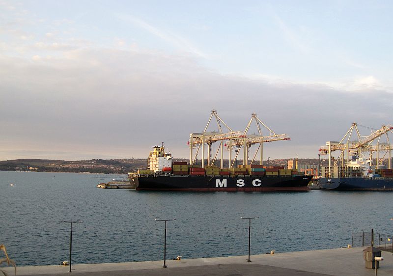 Schiffe im Hafen von Koper
