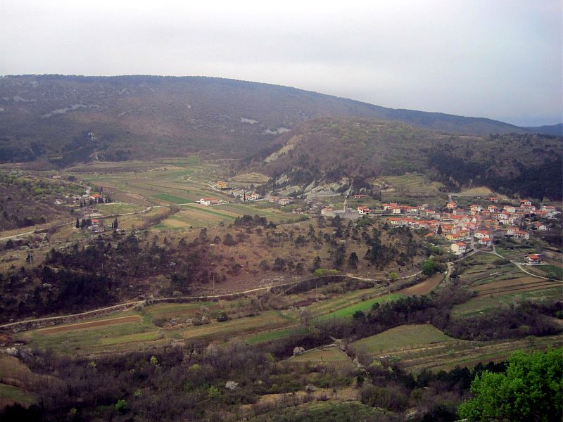 Blick auf die Kirche von Hrastovlje