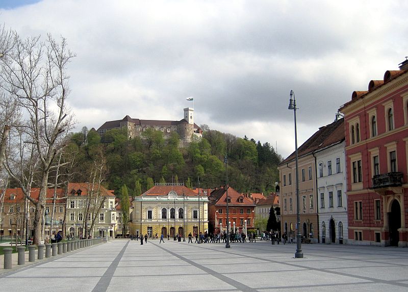 Philharmonie und Burg von Ljubljana