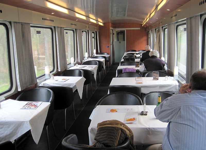 Speisewagen der ÖBB im EC 'Emona'
