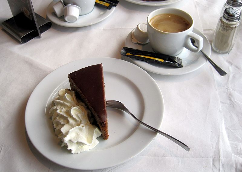 Sachertorte im Speisewagen