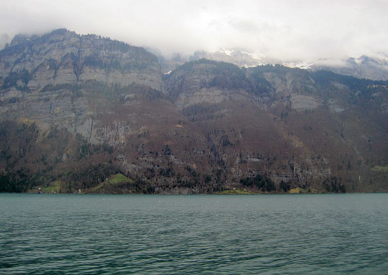 Fahrt entlang des Walensees