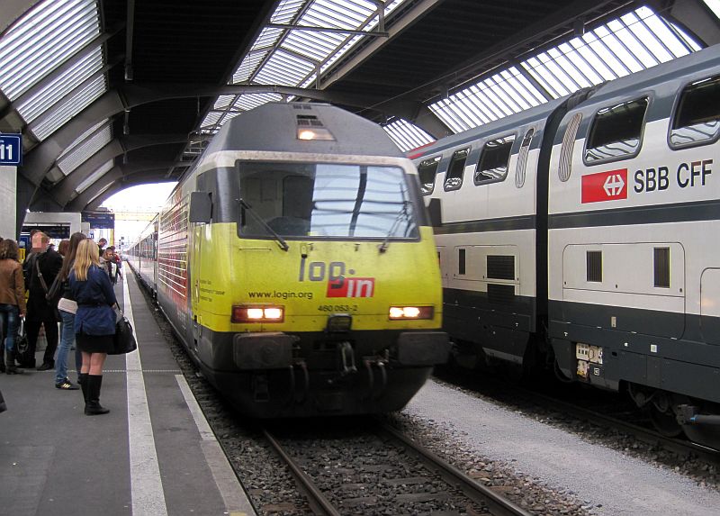Einfahrt des Interregio Zürich-Konstanz
