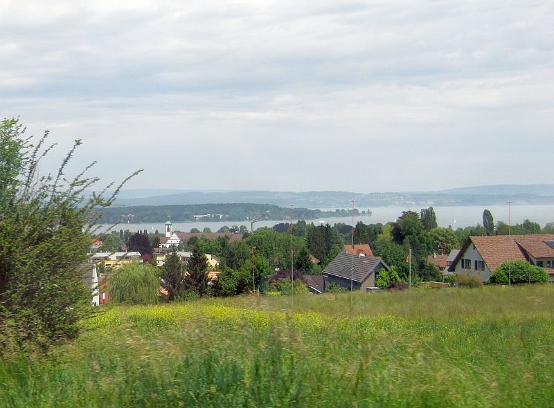 Blick aus dem Zugfenster auf den Bodensee