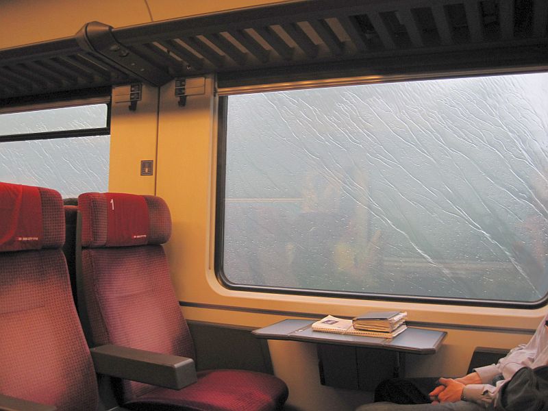 Zugfahrt durch den Regen