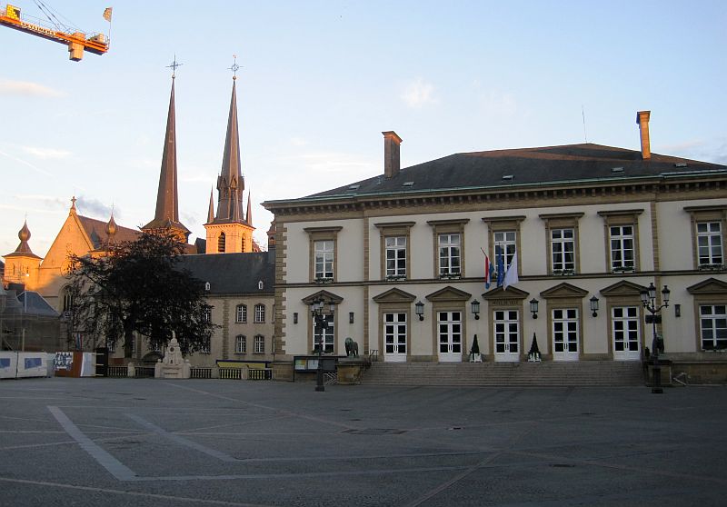 Rathaus und Kathedrale von Luxemburg