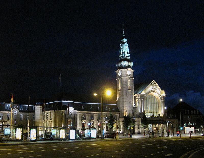 Nächtlicher Bahnhof von Luxemburg