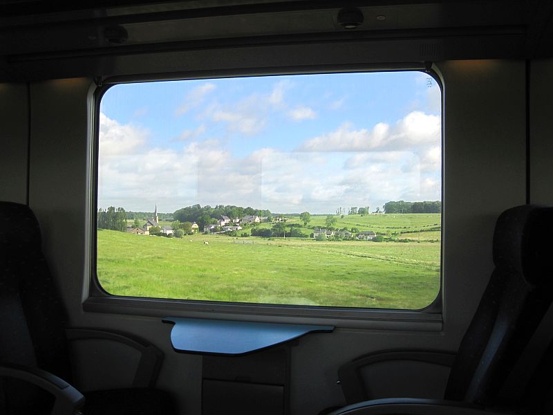 Blick aus dem Zugfenster bei der Fahrt durch die Ardennen