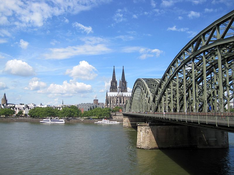 Hohenzollernbrücke und Dom in Köln