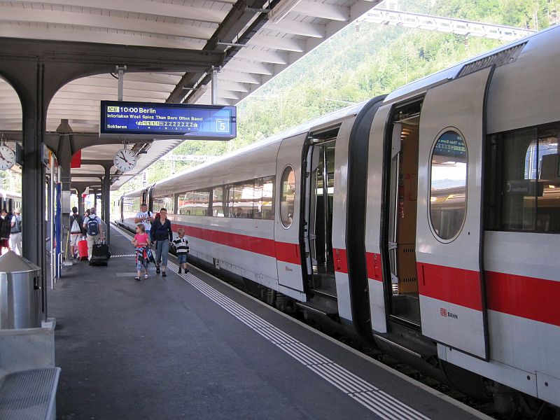 ICE 1 im Bahnhof Interlaken Ost