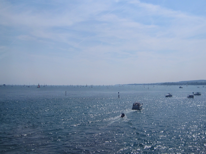 Blick aus dem Zugfenster auf den Bodensee