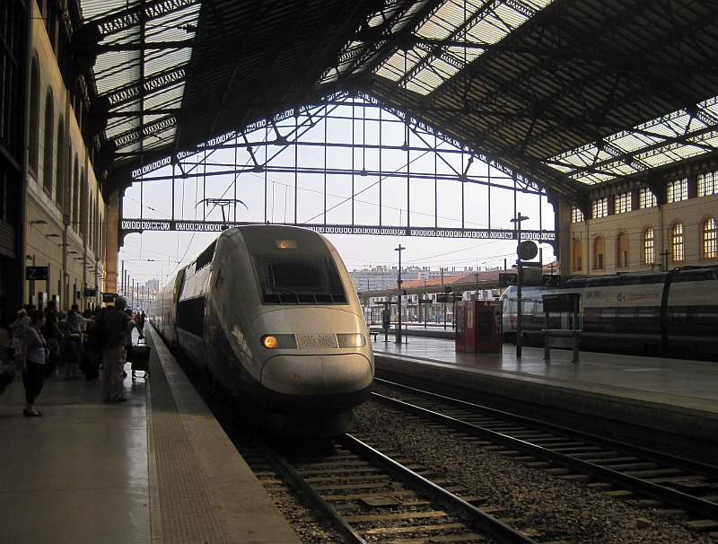 Einfahrt des TGV in Marseille Saint Charles