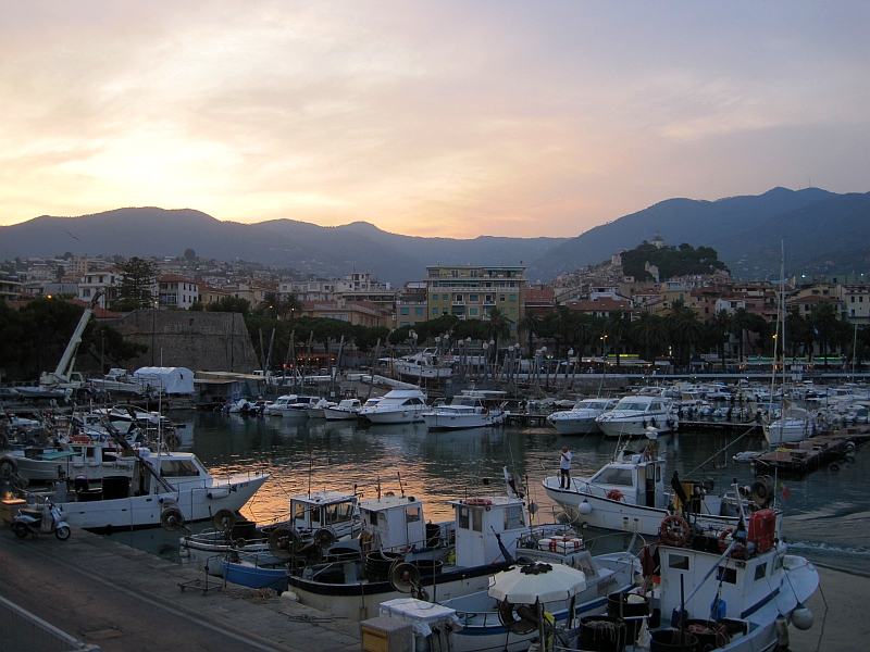 Blick auf Hafen und Stadt von Sanremo